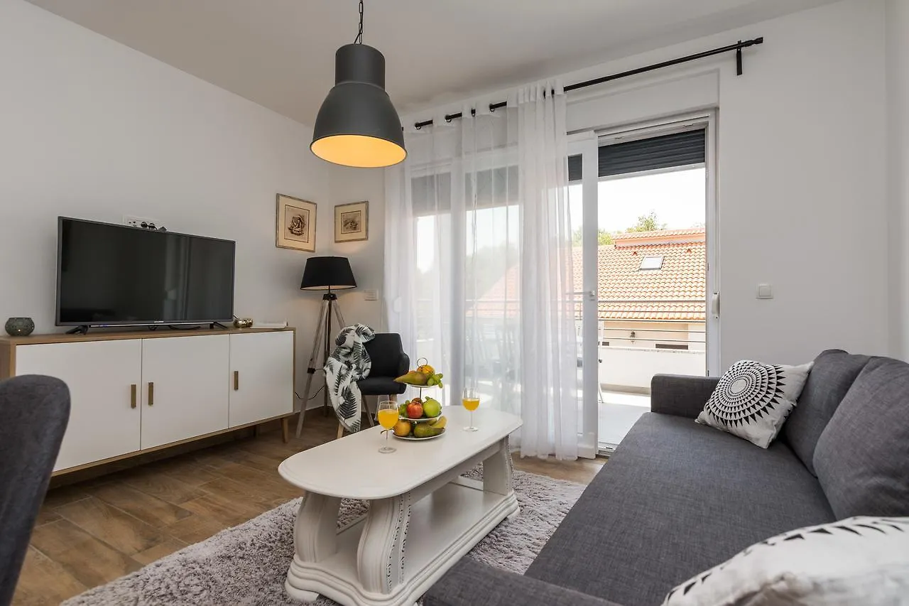 Guest house Apartments Marta Zadar