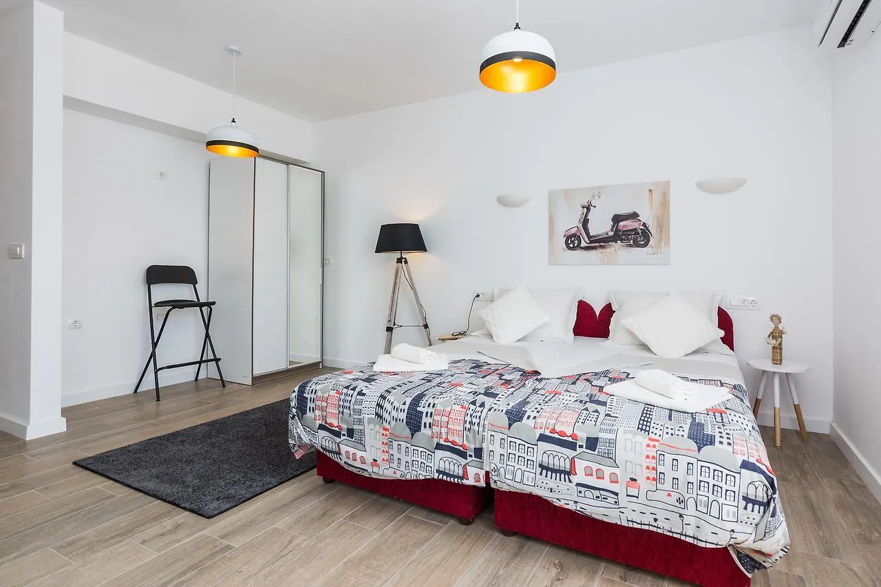 Guest house Apartments Marta Zadar