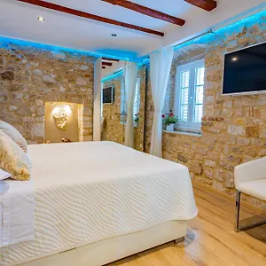 & Stars Free Parking Guest house Trogir